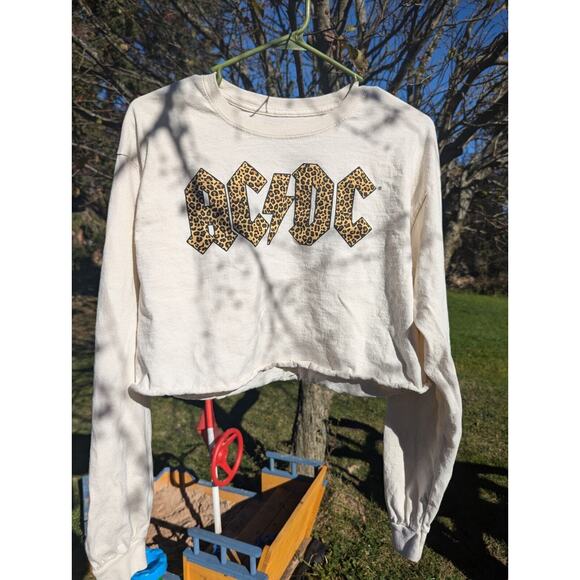 ACDC Women's Cropped Graphic Band Tee sz M/L Long Sleeve cheetah collegiate - Picture 1 of 3
